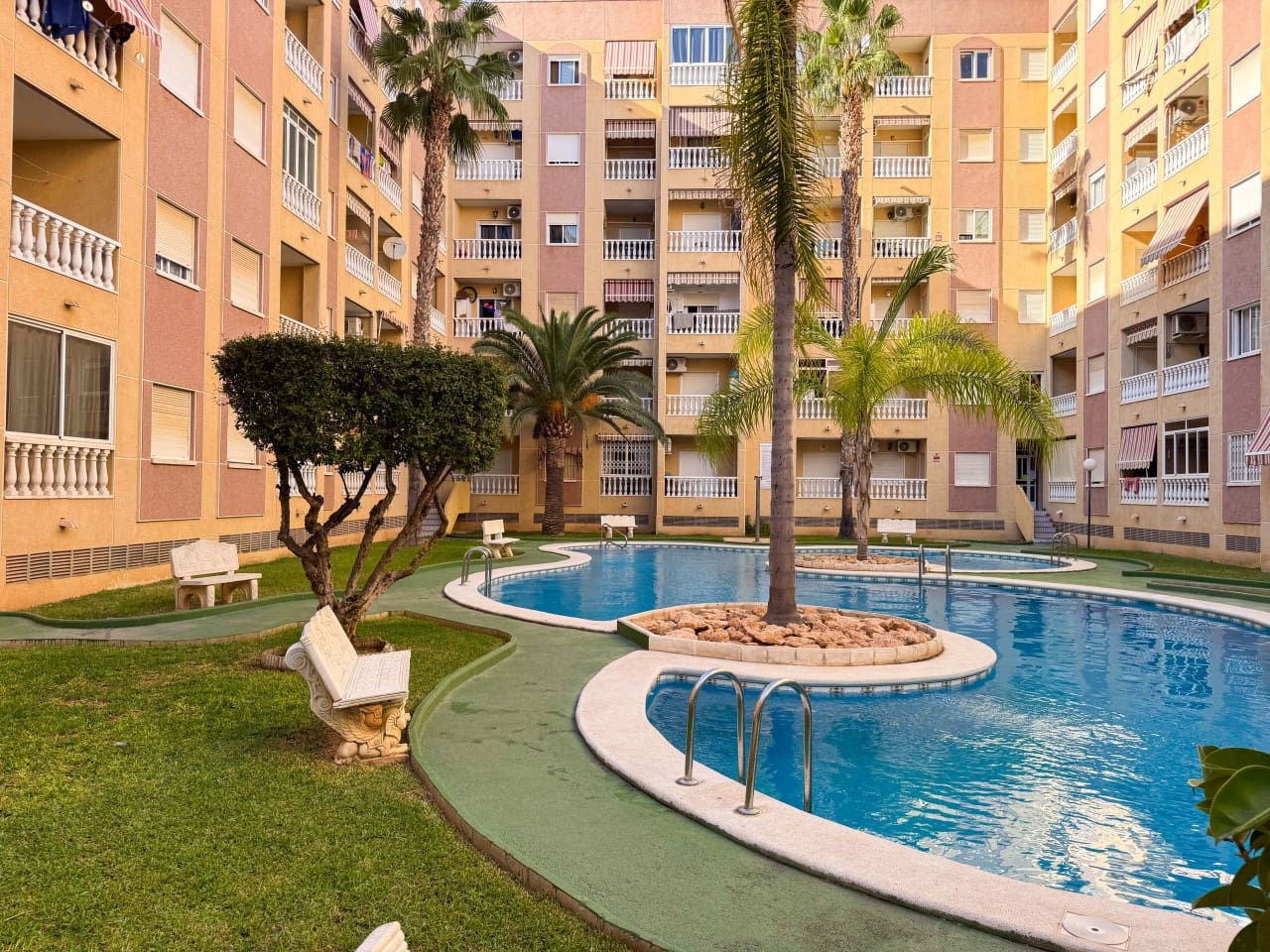 1 soverom Leilighet til salgs i Torrevieja med svømmebasseng - € 144 900 (Ref: 9263875)