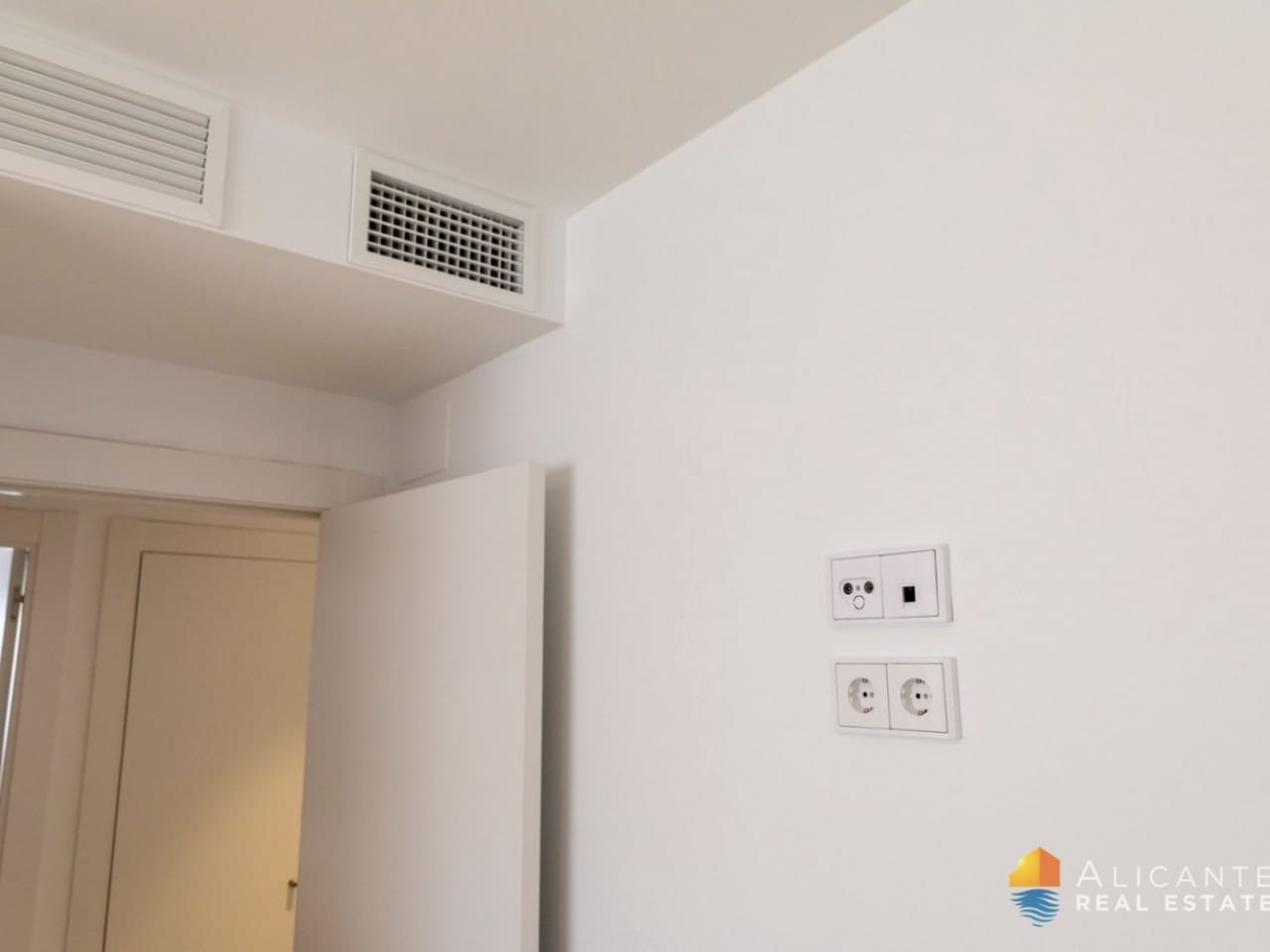 3 sovrum Lägenhet till salu i Gran Alacant med pool - 405 000 € (Ref: 9272197)