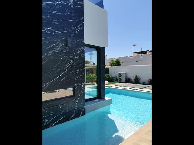 3 chambre Villa/Maison à vendre à El Chaparral - La Siesta - La Torreta, Torrevieja avec piscine garage - 750 000 € (Ref: 9278468)