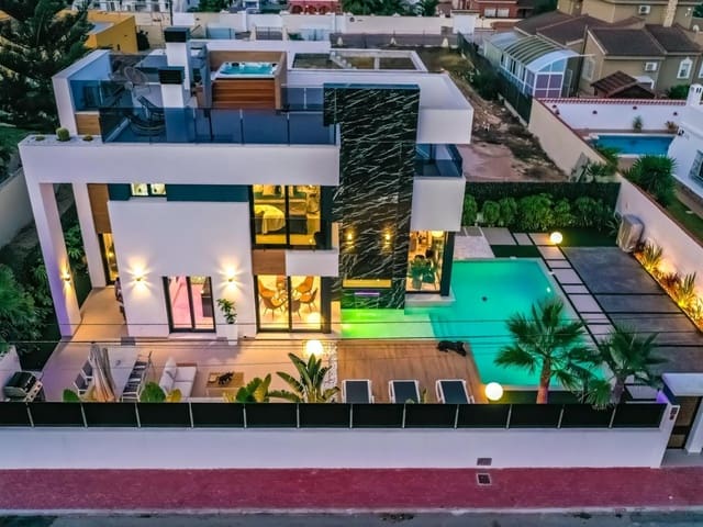 3 chambre Villa/Maison à vendre à El Chaparral - La Siesta - La Torreta, Torrevieja avec piscine garage - 750 000 € (Ref: 9278468)