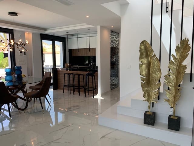 3 chambre Villa/Maison à vendre à El Chaparral - La Siesta - La Torreta, Torrevieja avec piscine garage - 750 000 € (Ref: 9278468)