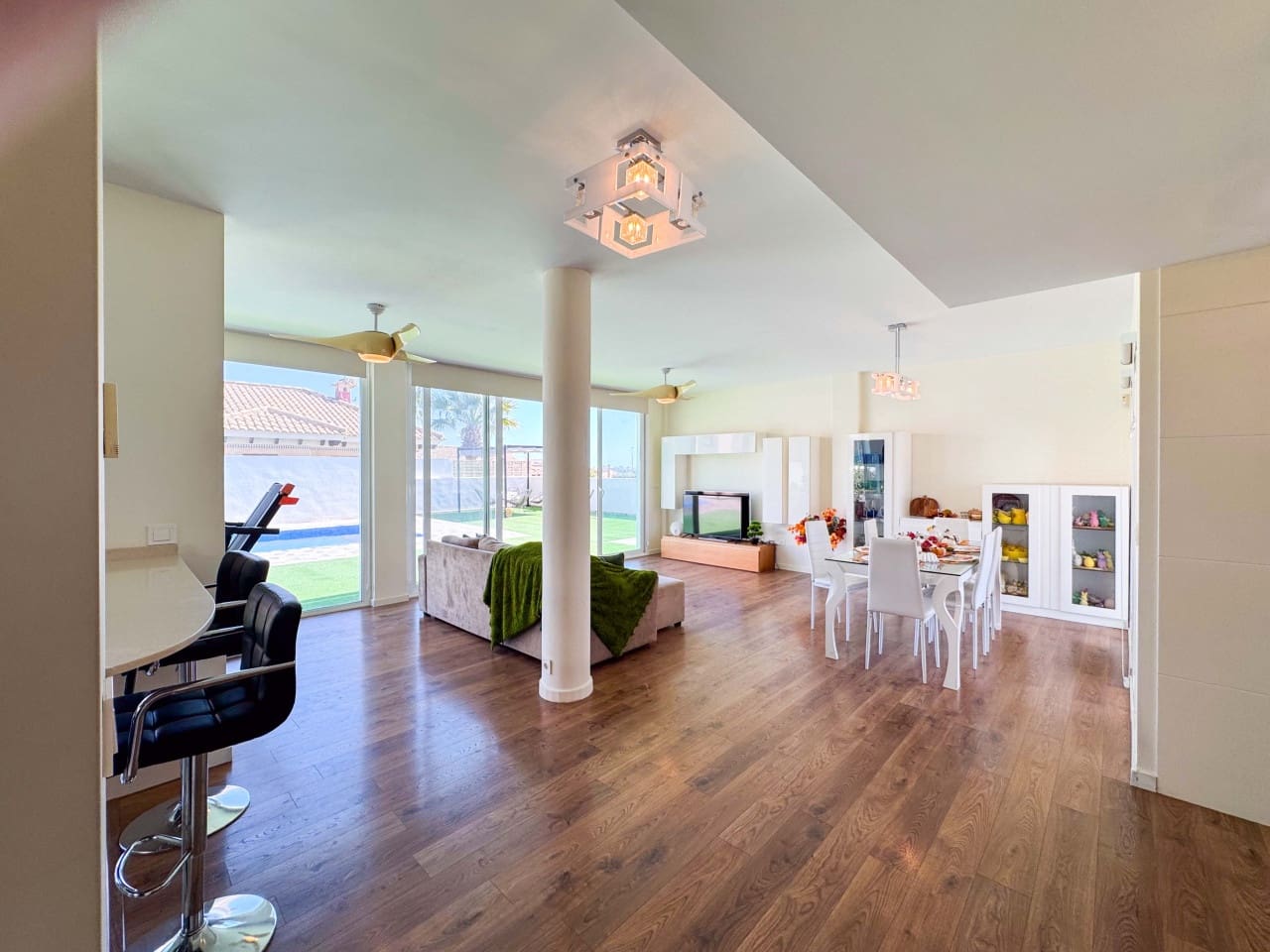 6 Zimmer Villa zu verkaufen in San Fulgencio mit Pool Garage - 699.000 € (Ref: 9279846)