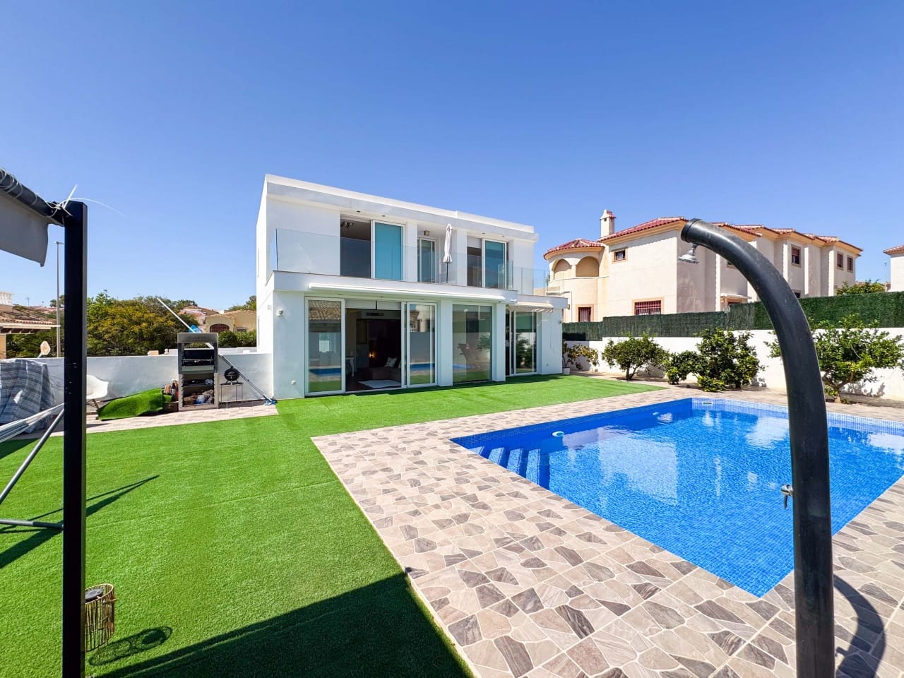 6 Zimmer Villa zu verkaufen in San Fulgencio mit Pool Garage - 699.000 € (Ref: 9279846)