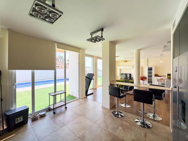 6 Zimmer Villa zu verkaufen in San Fulgencio mit Pool Garage - 699.000 € (Ref: 9279846)