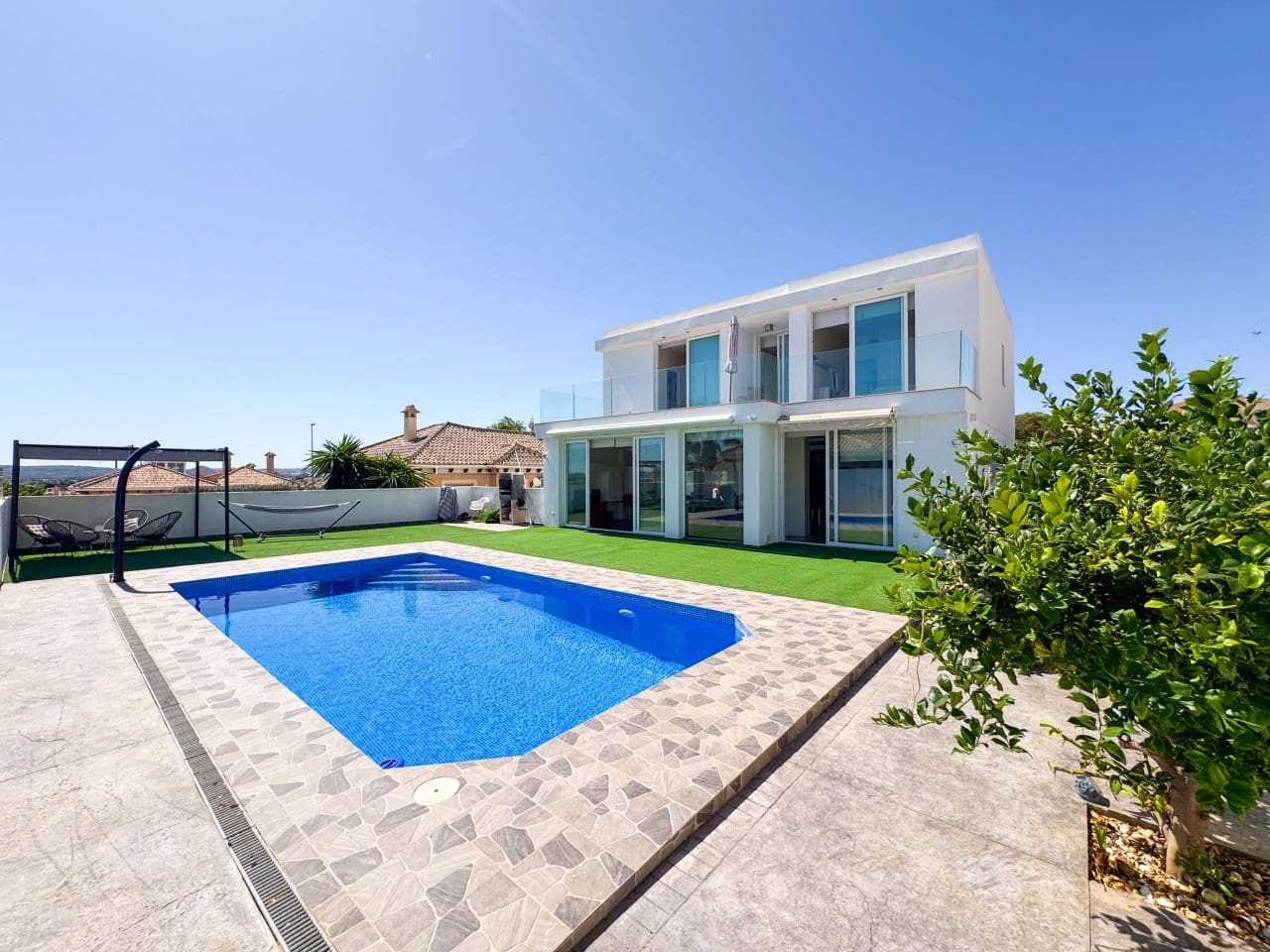 6 Zimmer Villa zu verkaufen in San Fulgencio mit Pool Garage - 699.000 € (Ref: 9279846)