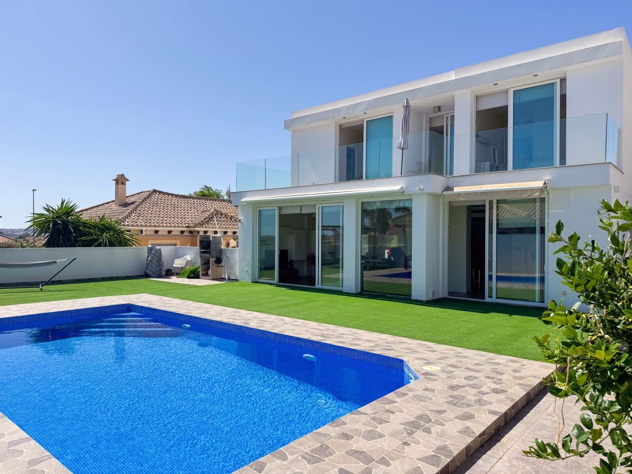 6 Zimmer Villa zu verkaufen in San Fulgencio mit Pool Garage - 699.000 € (Ref: 9279846)