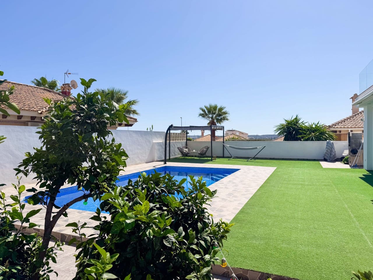 6 Zimmer Villa zu verkaufen in San Fulgencio mit Pool Garage - 699.000 € (Ref: 9279846)