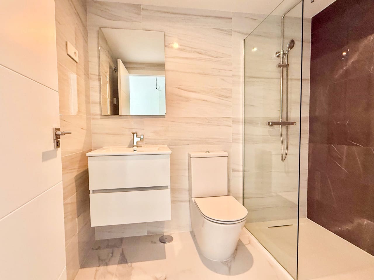 3 soveværelse Lejlighed til salg i Torrevieja med swimmingpool garage - € 599.900 (Ref: 9285674)