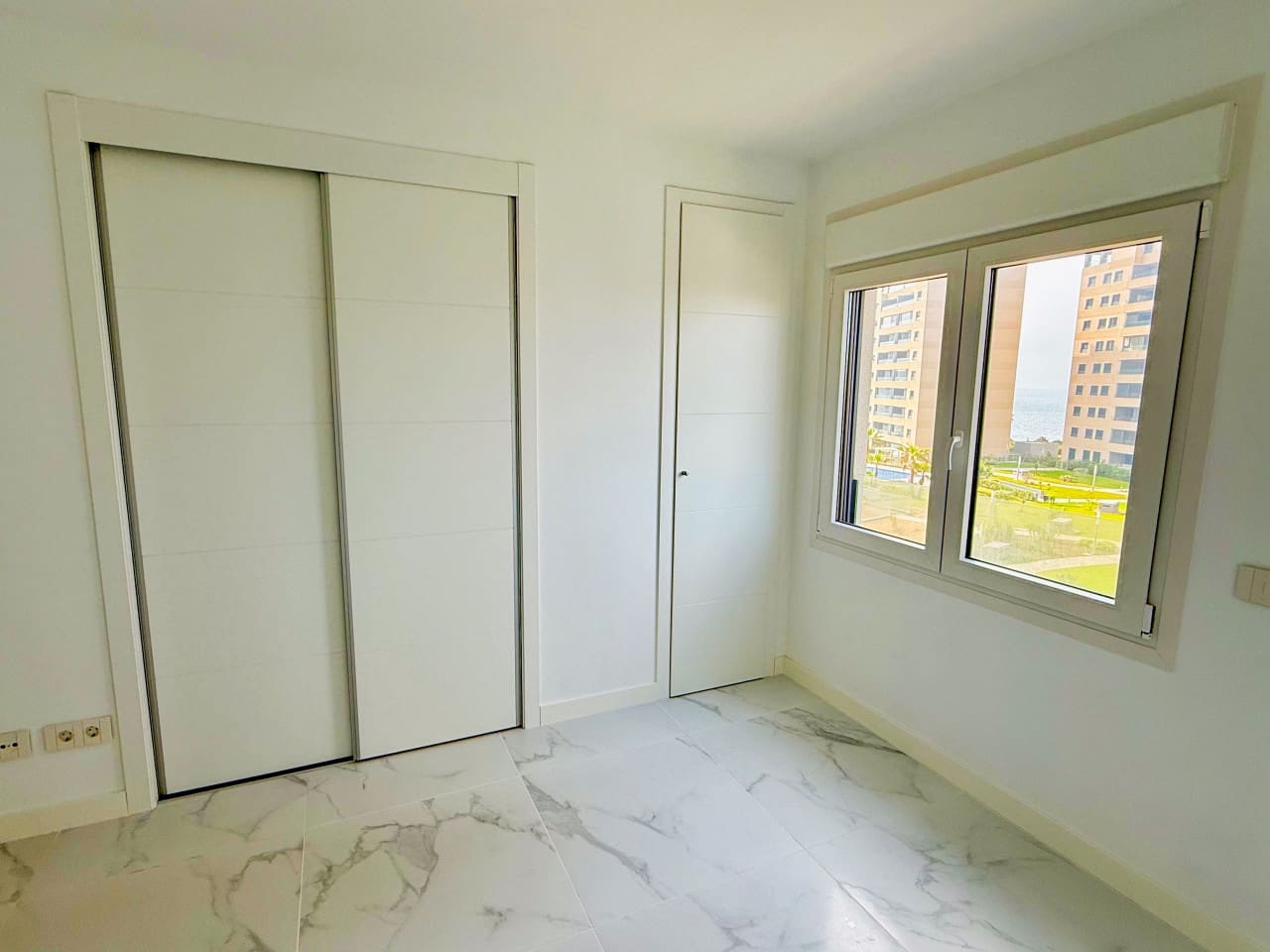 3 soveværelse Lejlighed til salg i Torrevieja med swimmingpool garage - € 599.900 (Ref: 9285674)