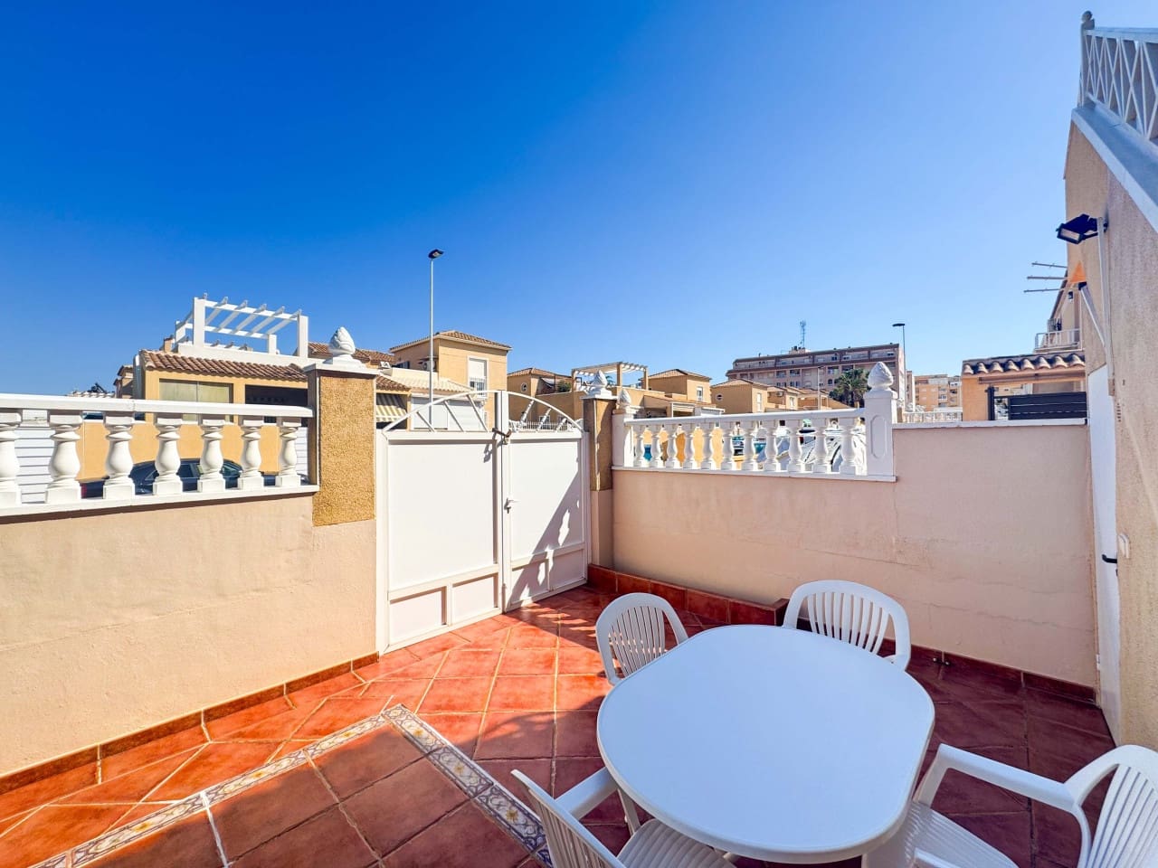 2 bedroom Villa for sale in Torrevieja with pool garage - € 169,900 (Ref: 9288403)