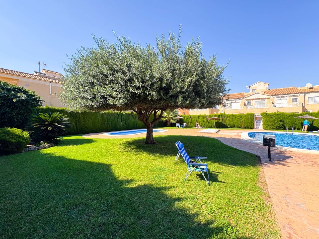 2 bedroom Villa for sale in Torrevieja with pool garage - € 169,900 (Ref: 9288403)