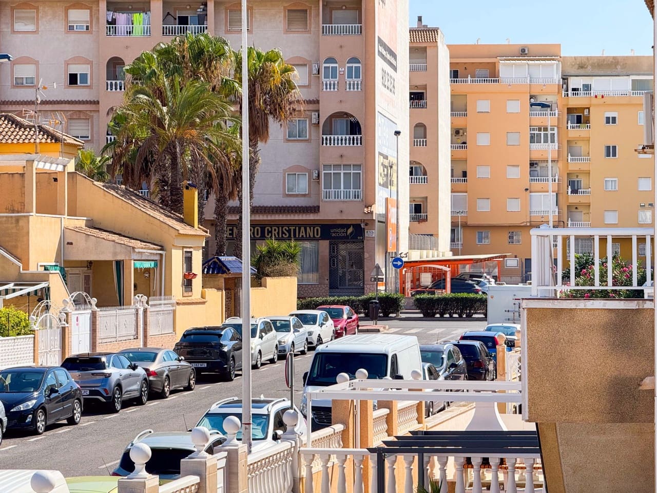 2 bedroom Villa for sale in Torrevieja with pool garage - € 169,900 (Ref: 9288403)