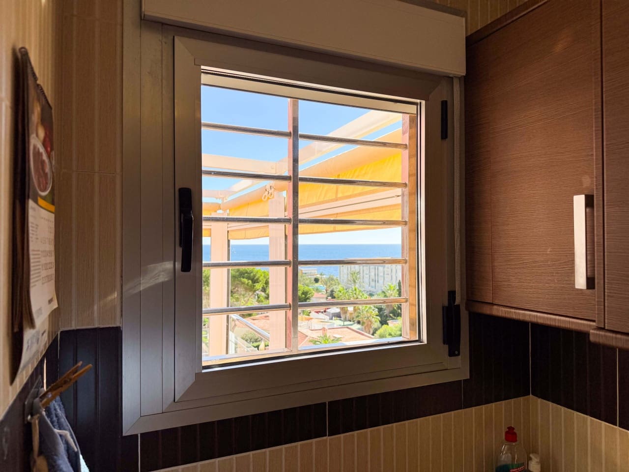 2 soverom Leilighet til salgs i Torrevieja med svømmebasseng garasje - € 250 000 (Ref: 9288405)