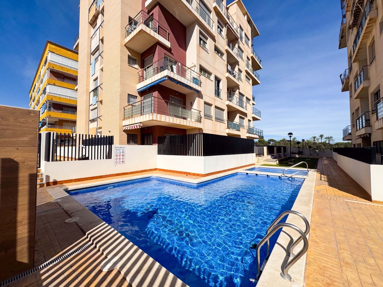 2 soverom Leilighet til salgs i Torrevieja med svømmebasseng garasje - € 250 000 (Ref: 9288405)