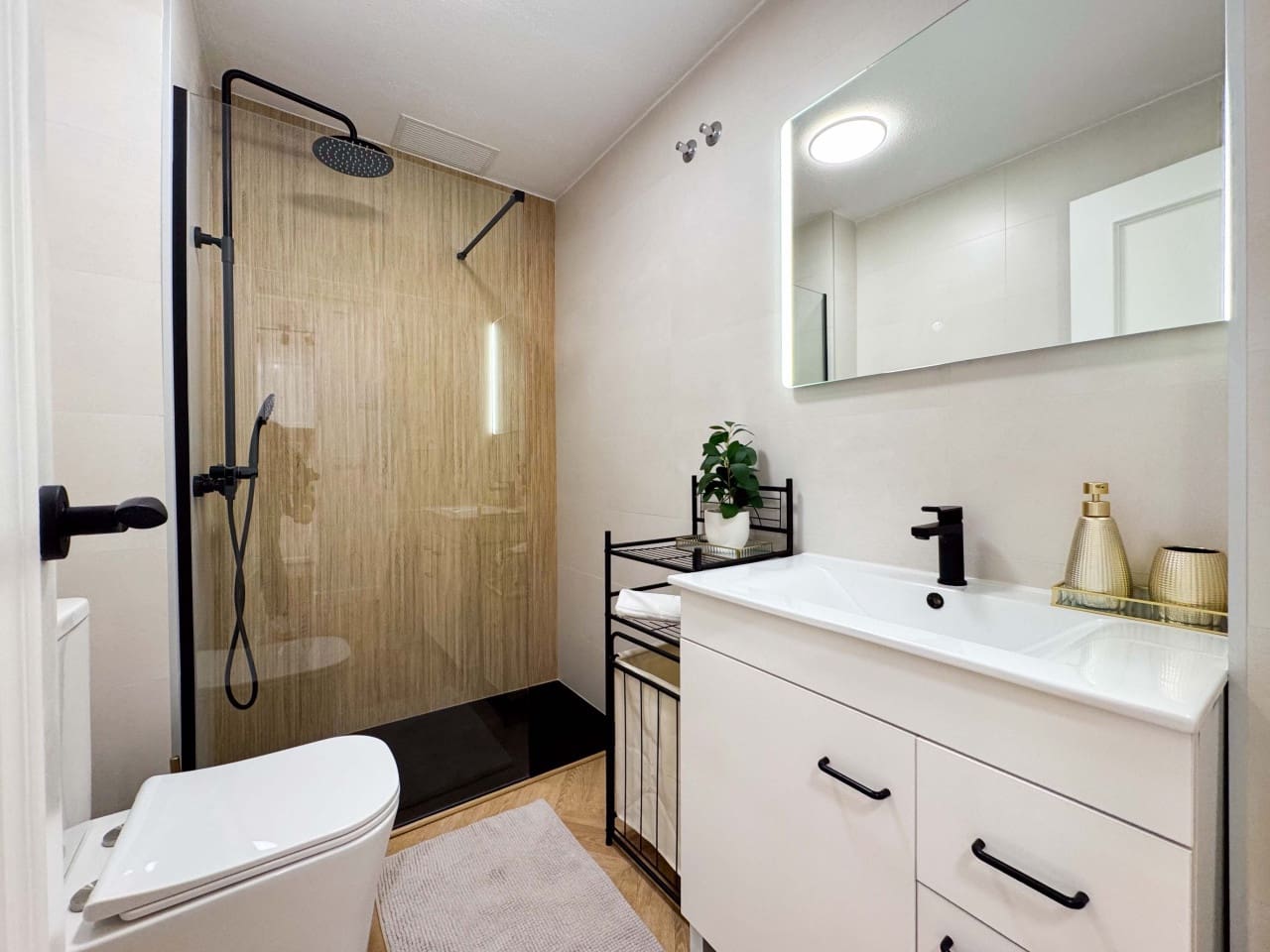 2 soveværelse Lejlighed til salg i Torrevieja med swimmingpool - € 169.000 (Ref: 9308138)