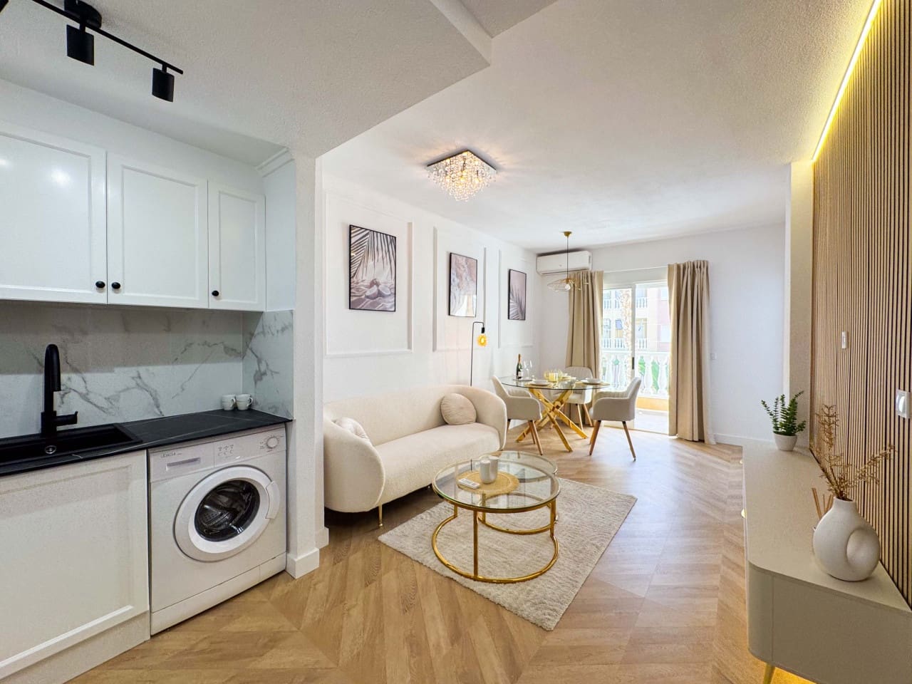 2 soveværelse Lejlighed til salg i Torrevieja med swimmingpool - € 169.000 (Ref: 9308138)