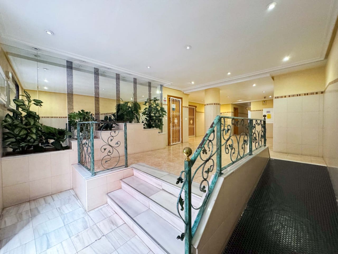 2 soveværelse Lejlighed til salg i Torrevieja med swimmingpool - € 169.000 (Ref: 9308138)