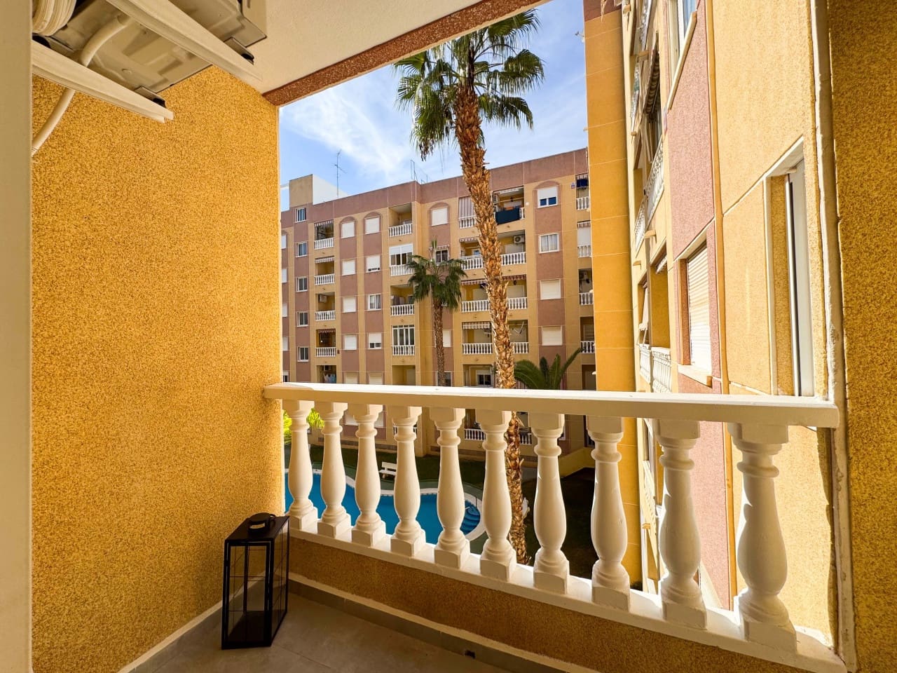 2 soveværelse Lejlighed til salg i Torrevieja med swimmingpool - € 169.000 (Ref: 9308138)