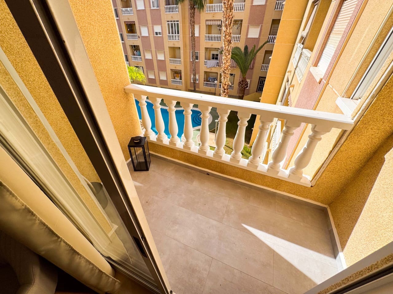 2 soveværelse Lejlighed til salg i Torrevieja med swimmingpool - € 169.000 (Ref: 9308138)