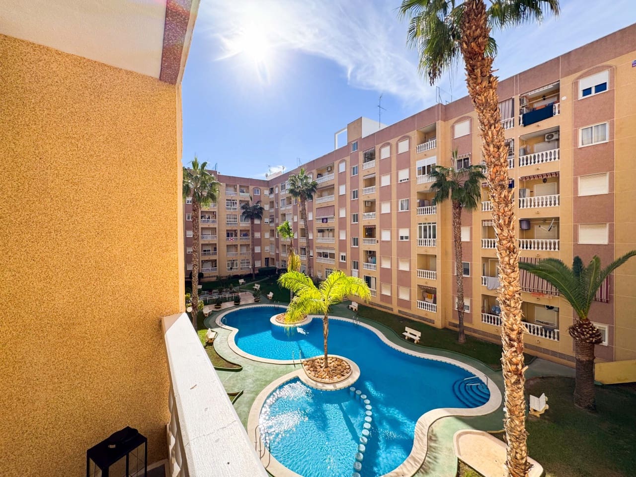 2 soveværelse Lejlighed til salg i Torrevieja med swimmingpool - € 169.000 (Ref: 9308138)