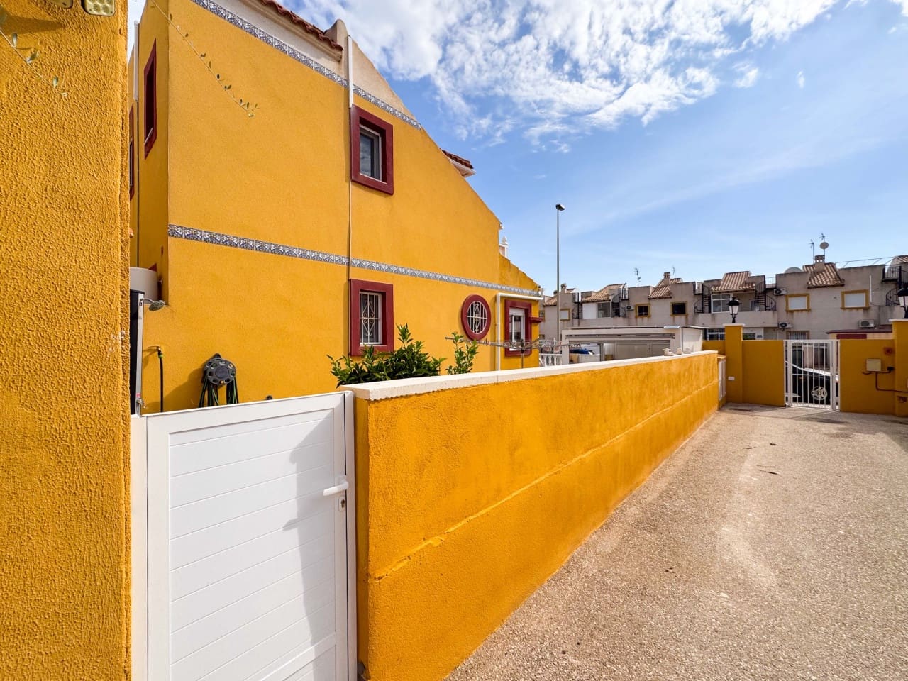 2 soveværelse Byhus til salg i La Regia med swimmingpool garage - € 229.000 (Ref: 9322367)