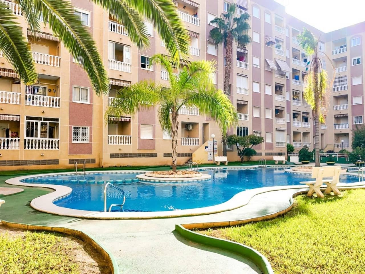 2 chambre Appartement à vendre à Torrevieja avec piscine - 169 900 € (Ref: 9363319)