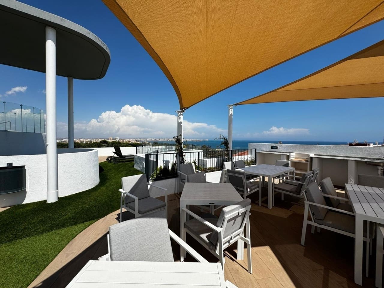 3 sovrum Lägenhet till salu i Orihuela Costa med pool garage - 469 900 € (Ref: 9380166)