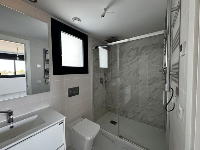 3 chambre Appartement à vendre à Punta Prima, Orihuela avec piscine garage - 469 900 € (Ref: 9380166)