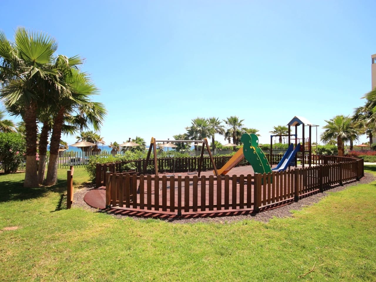 3 sypialnia Apartament na sprzedaż w Orihuela Costa z basenem garażem - 480 000 € (Ref: 9395313)