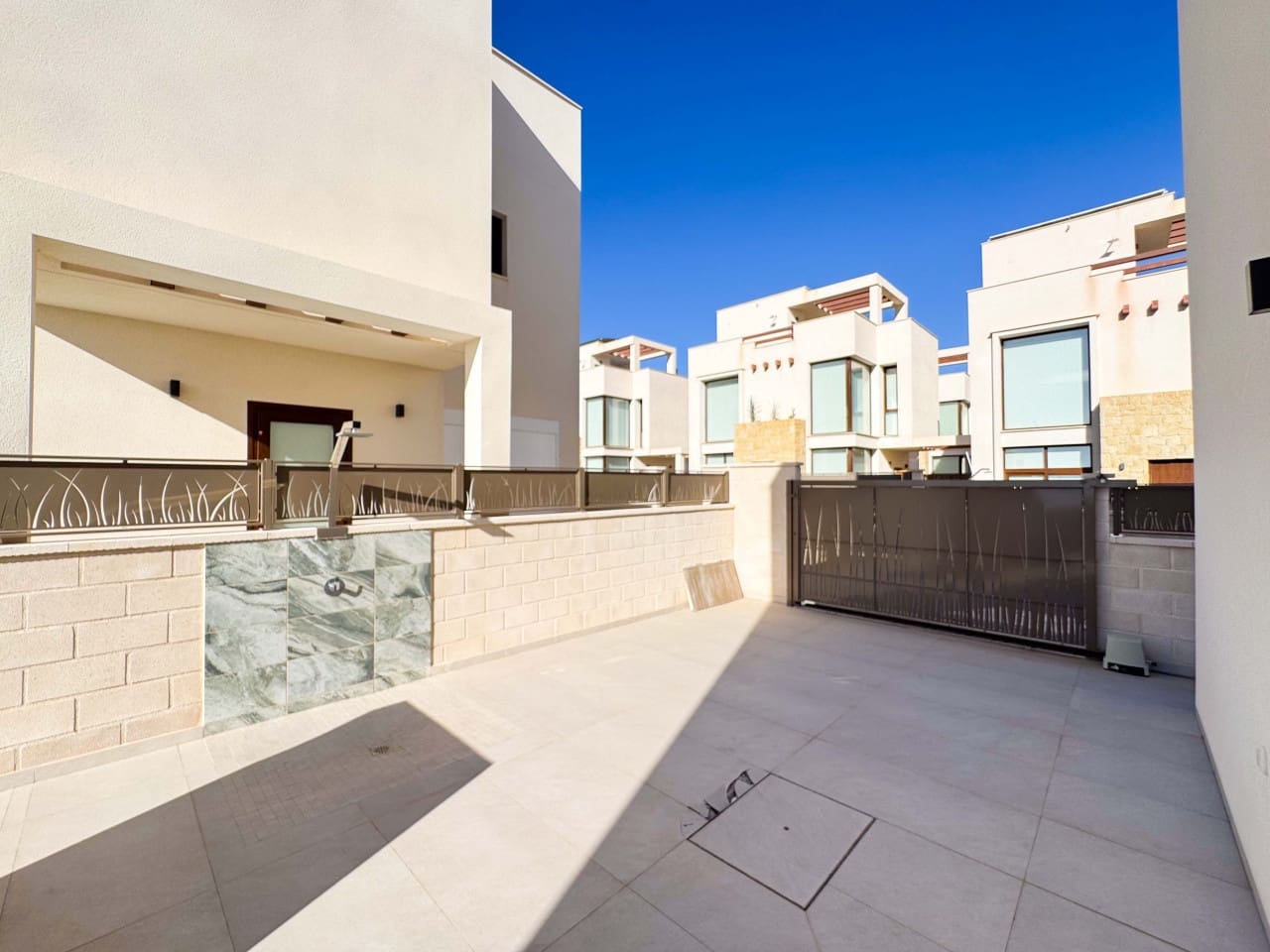 Chalet de 3 habitaciones en Ciudad Quesada en venta con piscina - 690.000 € (Ref: 9398764)