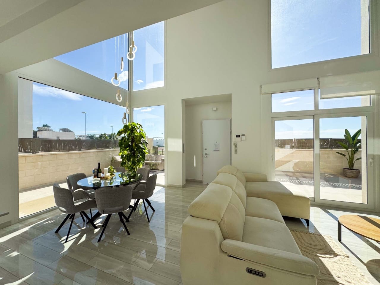 Chalet de 3 habitaciones en Ciudad Quesada en venta con piscina - 690.000 € (Ref: 9398764)