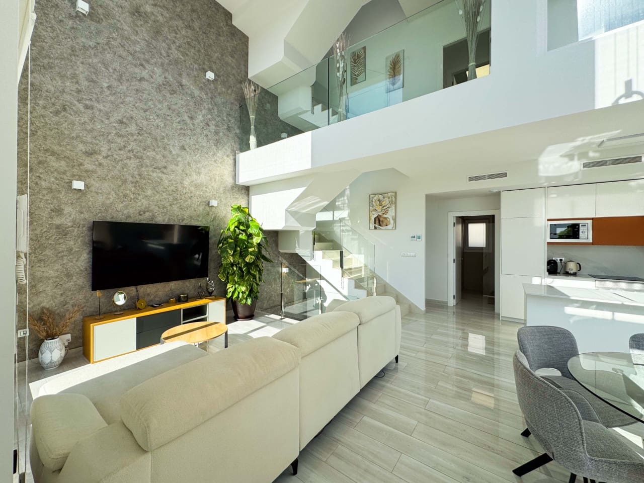 Chalet de 3 habitaciones en Ciudad Quesada en venta con piscina - 690.000 € (Ref: 9398764)