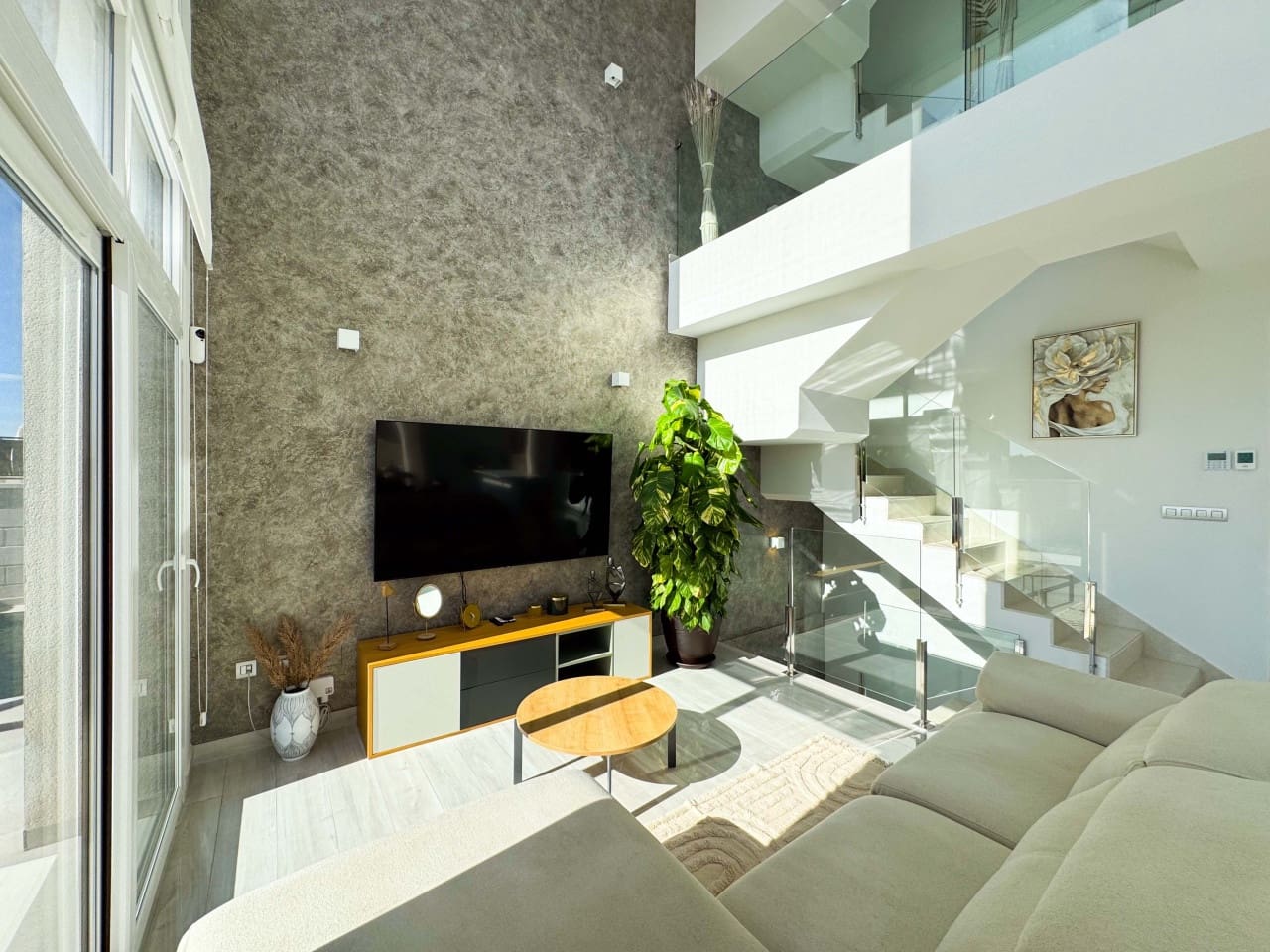 Chalet de 3 habitaciones en Ciudad Quesada en venta con piscina - 690.000 € (Ref: 9398764)