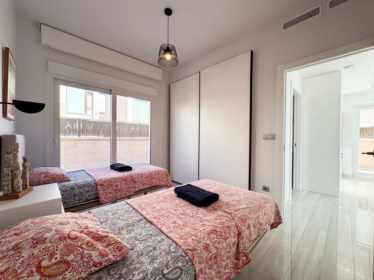 Chalet de 3 habitaciones en Ciudad Quesada en venta con piscina - 690.000 € (Ref: 9398764)