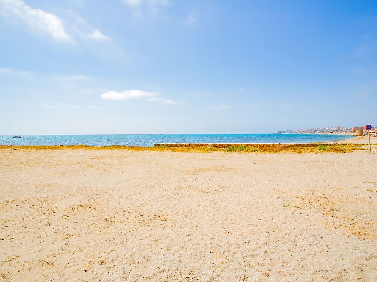 1 slaapkamer Appartement te koop in La Mata met zwembad - € 140.000 (Ref: 9420474)