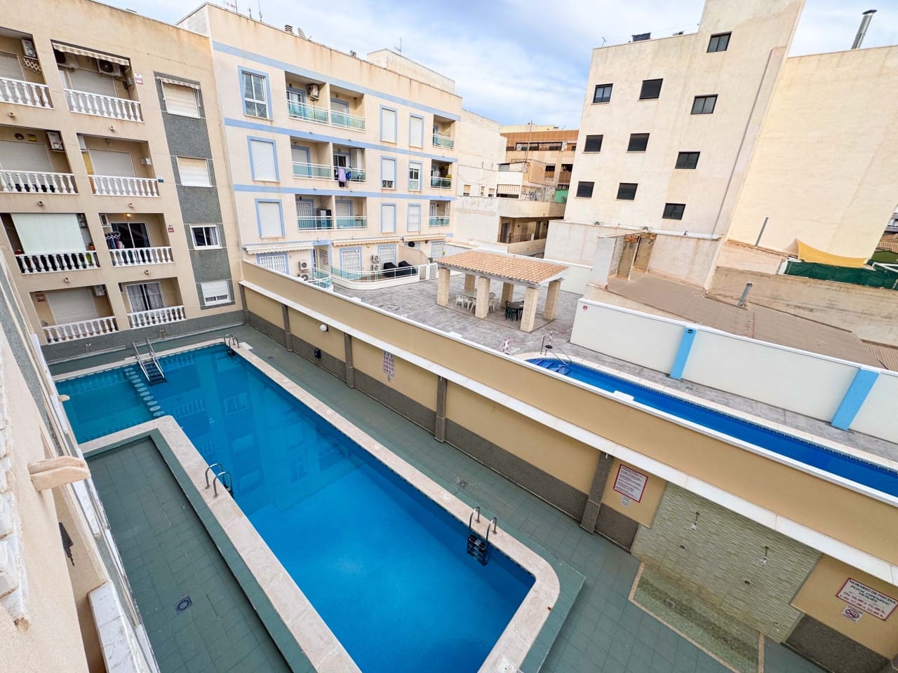 2 slaapkamer Appartement te koop in Torrevieja met zwembad - € 149.000 (Ref: 9428635)