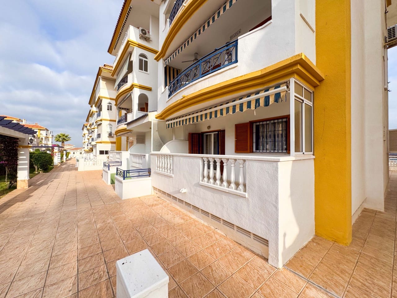 2 bedroom Apartment for sale in Torrevieja with pool garage - € 199,000 (Ref: 9447431)