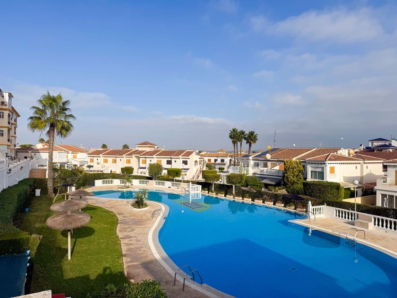 2 bedroom Apartment for sale in Torrevieja with pool garage - € 199,000 (Ref: 9447431)