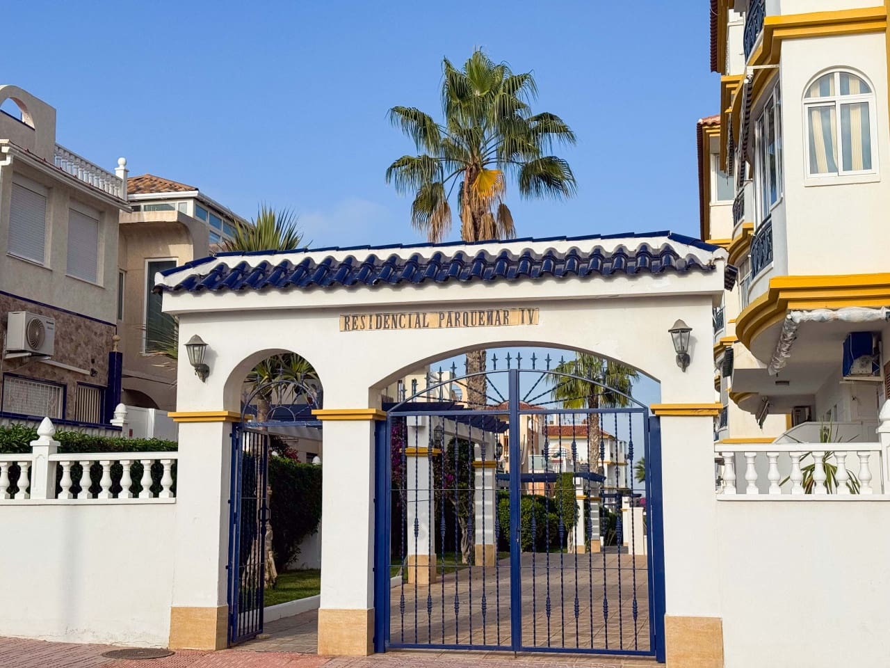 2 bedroom Apartment for sale in Torrevieja with pool garage - € 199,000 (Ref: 9447431)