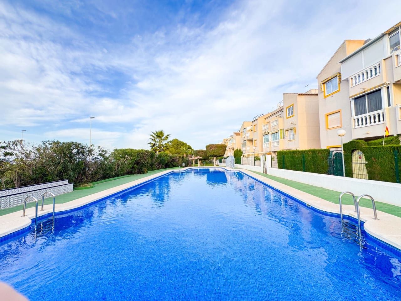 2 Zimmer Apartment zu verkaufen in Torrevieja mit Pool - 139.900 € (Ref: 9449275)