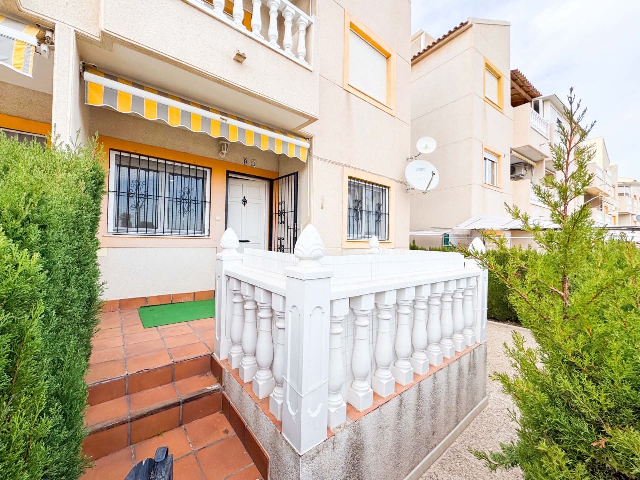 2 Zimmer Apartment zu verkaufen in Torrevieja mit Pool - 139.900 € (Ref: 9449275)