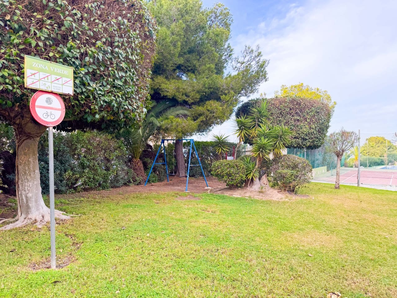 2 Zimmer Apartment zu verkaufen in Torrevieja mit Pool - 139.900 € (Ref: 9449275)