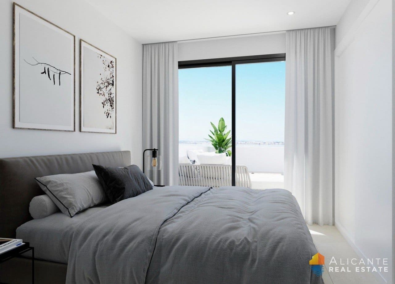 2 makuuhuone Huvila myytävänä paikassa Torrevieja mukana uima-altaan - 315 000 € (Ref: 9451783)