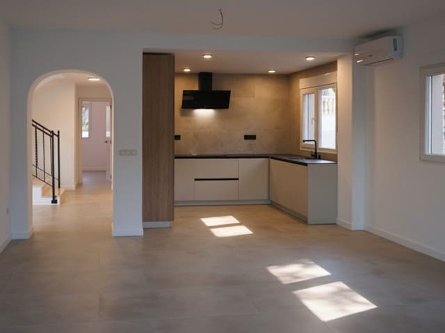 Chalet de 3 habitaciones en El Campello en venta con garaje - 550.000 € (Ref: 9464868)