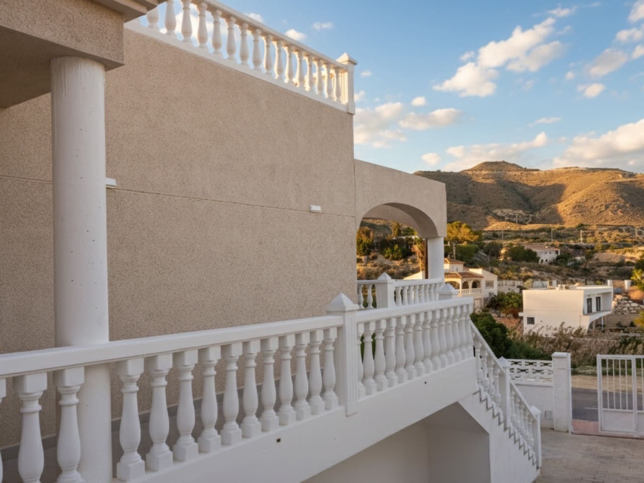 Chalet de 3 habitaciones en El Campello en venta con garaje - 550.000 € (Ref: 9464868)