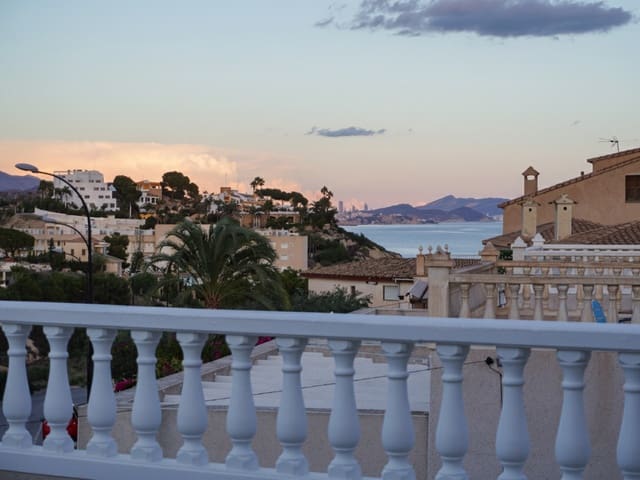 Chalet de 3 habitaciones en El Campello en venta con garaje - 550.000 € (Ref: 9464868)