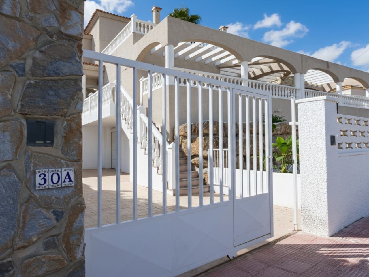 Chalet de 3 habitaciones en El Campello en venta con garaje - 550.000 € (Ref: 9464868)