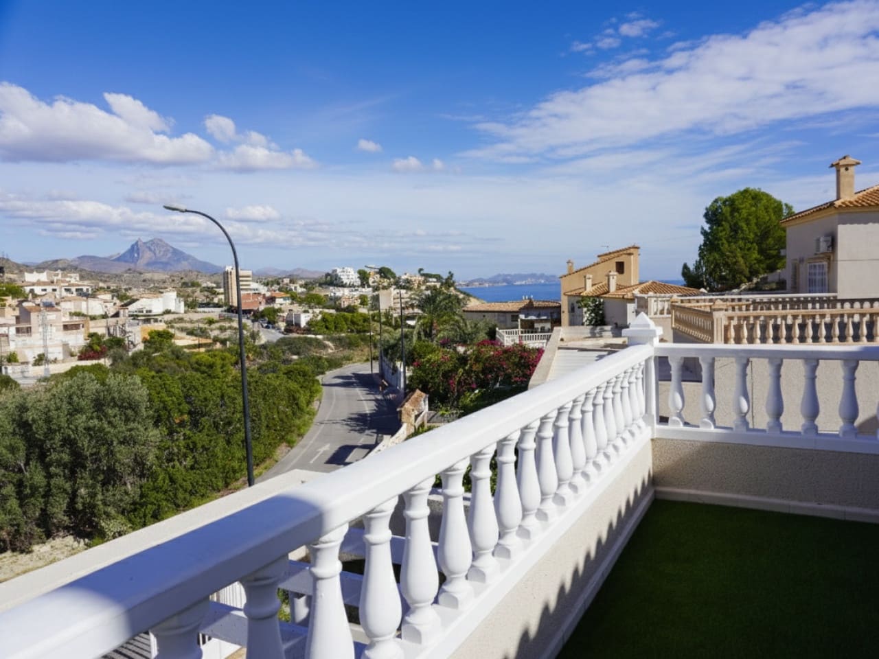 Chalet de 3 habitaciones en El Campello en venta con garaje - 550.000 € (Ref: 9464868)