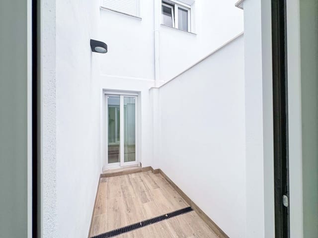 2 bedroom Apartment for sale in Torrevieja with garage - € 209,000 (Ref: 9470713)