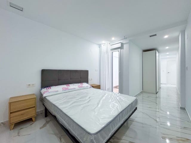 2 bedroom Apartment for sale in Torrevieja with garage - € 209,000 (Ref: 9470713)